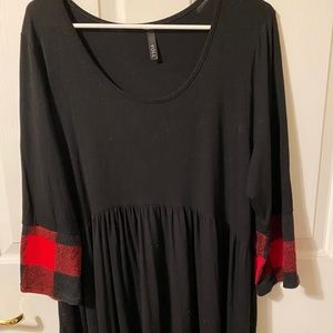 Amazing black Buffalo plaid trimmed sleeves tunic
